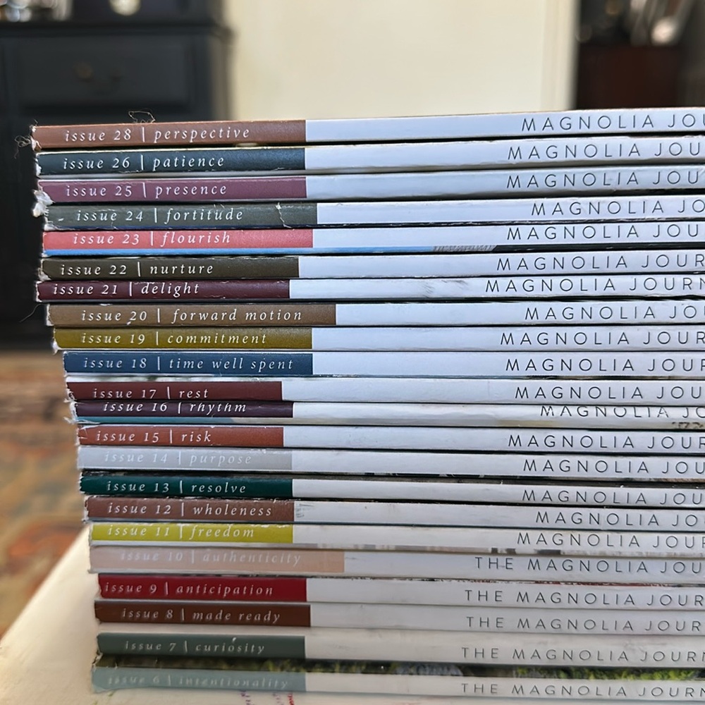 Magnolia Journal Lot of 22 Issues 6-28

Great condition!
